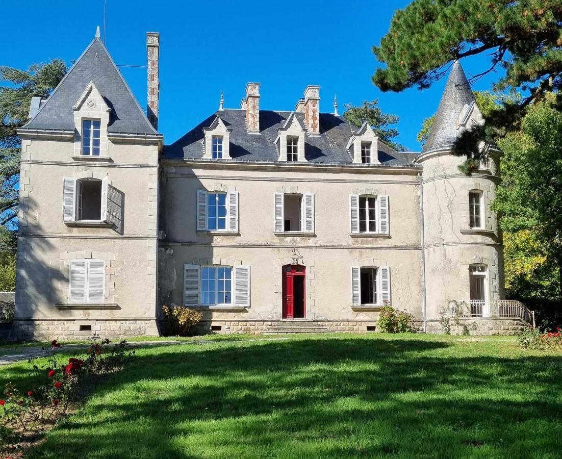 Chambres D'Hotes Chateau De Saint Etienne Du Bois Luaran gambar