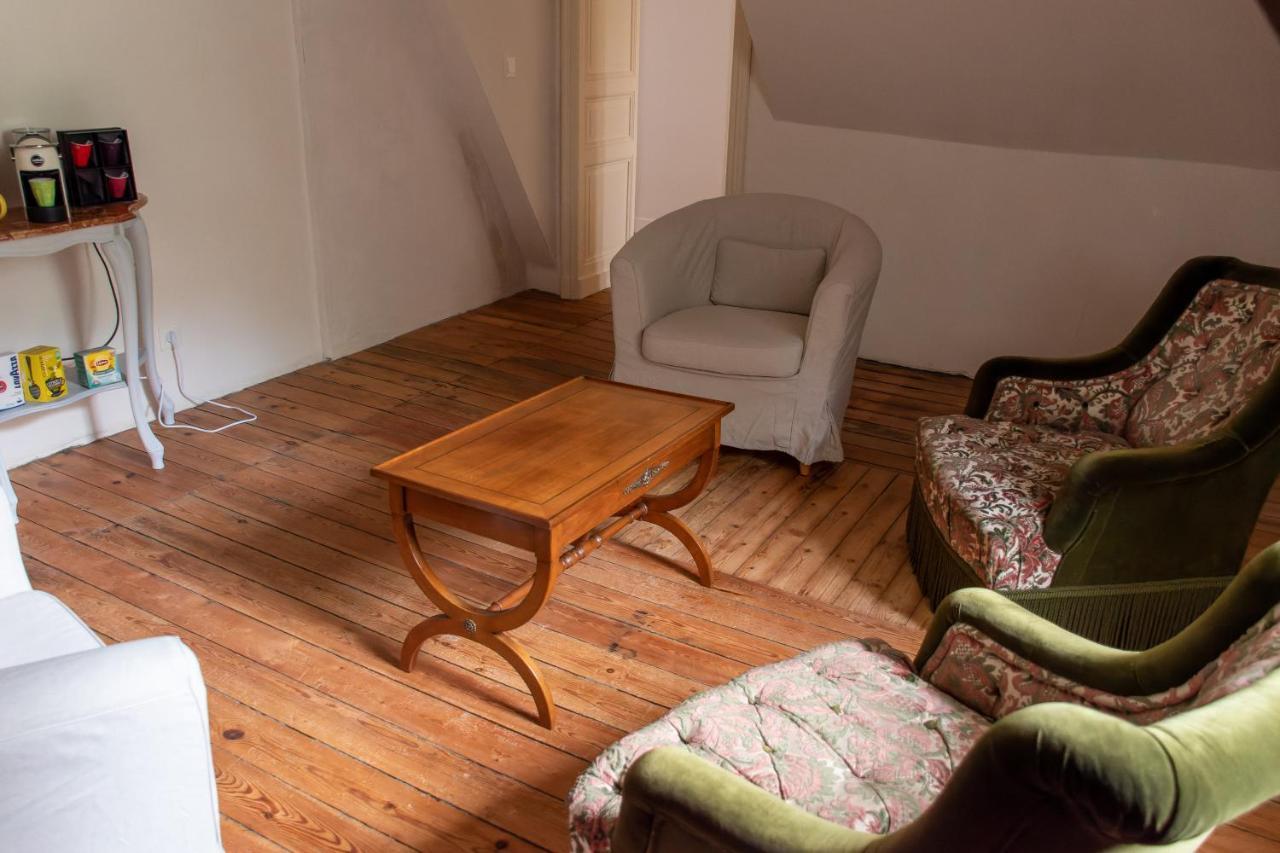 Chambres D'Hotes Chateau De Saint Etienne Du Bois Luaran gambar