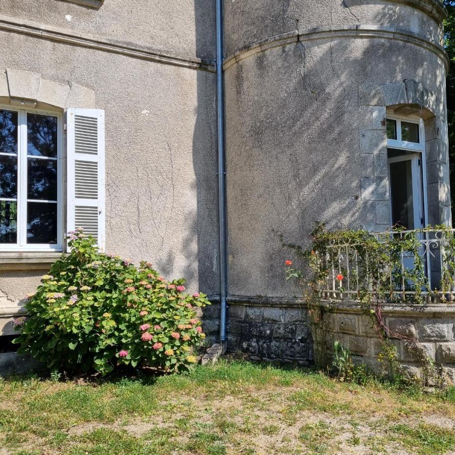 Chambres D'Hotes Chateau De Saint Etienne Du Bois Luaran gambar